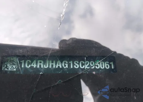 2025 Jeep Grand Cherokee Altitude X 4X4 z USA, uszkodzony, nr VIN 1C4RJHAG1SC295061